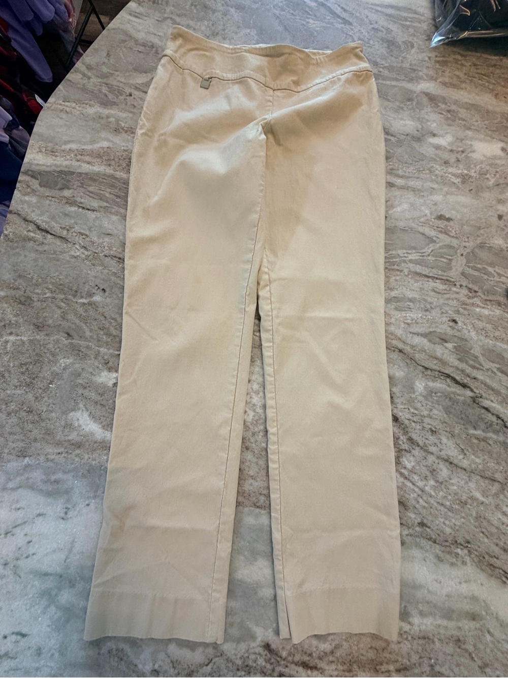 Peck & Peck Petite 4P Cream Stretch Straight Leg Pull On Pants Flaw